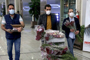 ببینید | اهدای هزاران شاخه گل به مسافران فرودگاه امام (ره) در نیمه شعبان