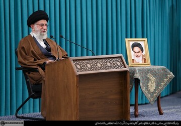 پخش ترجمه زنده سخنرانی نوروزی رهبری به پنج زبان خارجی در حرم رضوی