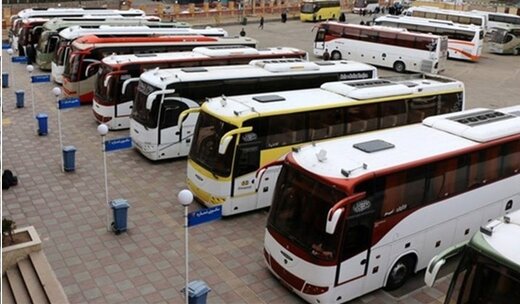 ببینید | کج شدن عجیب اتوبوس واحد به دلیل سوار کردن بیش از حد مسافر در تهران
