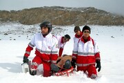امدادگران هلال احمر یک کوهنورد را از مرگ نجات دادند