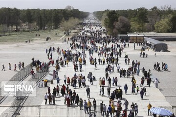 تصاویر | گردشگران نوروزی در تخت جمشید و نقش رستم