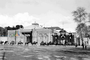 عکسی از سَر در بهارستان پیش از مجلس شدن