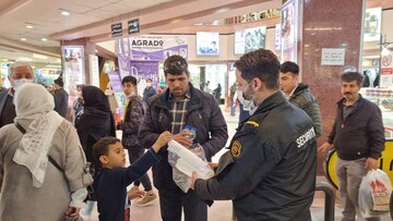 توزیع رایگان ماسک بهداشتی بین گردشگران منطقه آزاد انزلی