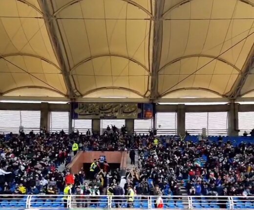 حضور ۲ هزار نفری بانوان در بازی ایران - لبنان