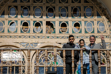 گردشگران نوروزی در بناهای تاریخی سنندج