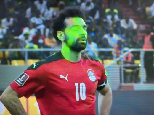 ببینید |  جنگ لیزرها با محمد صلاح در بازی دیشب سنگال - مصر