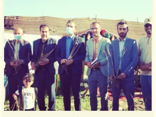 ۲۰۰ اصله نهال به شرکت کنندگان در جشنواره فرهنگی هنری نوروز بهار اندیکا اهدا شد