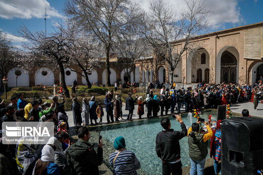 گردشگران نوروزی در بناهای تاریخی سنندج