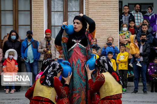گردشگران نوروزی در بناهای تاریخی سنندج
