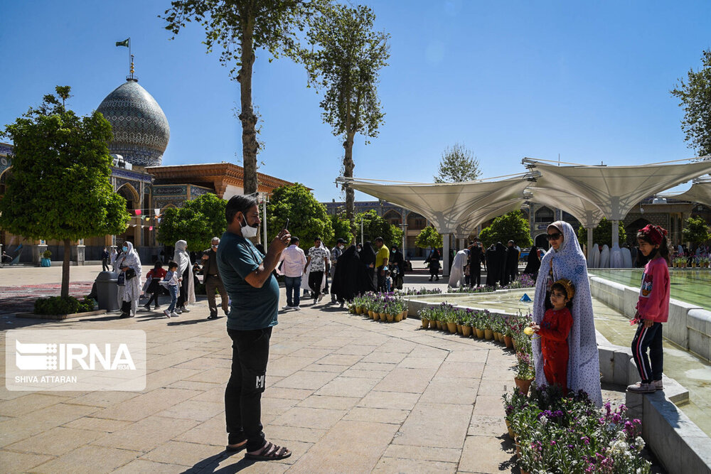 زائران حرم مطهر شاهچراغ (ع)