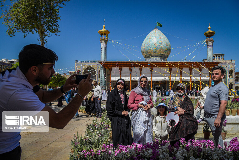 زائران حرم مطهر شاهچراغ (ع)