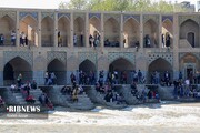 تصاویر | زاینده رود جاذبه گردشگری مسافران نوروزی در اصفهان