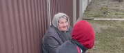 ببینید | خوشحالی یک زن مسن هنگام دیدن نیروهای ارتش اوکراین