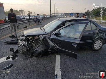 عکس | ‏تصادف شدید خودرو شاهین با سمند در بزرگراه آزادگان 