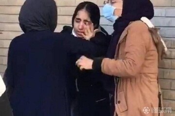زنان پشت در بسته ورزشگاه مشهد | رئیسی توپ را به زمین «مدیران» انداخت