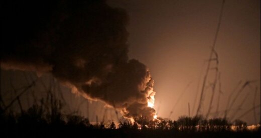 ببینید | ویدیویی جدید از لحظه انفجار ۸ مخزن نفت در روسیه پس از حمله اوکراینی‌ها