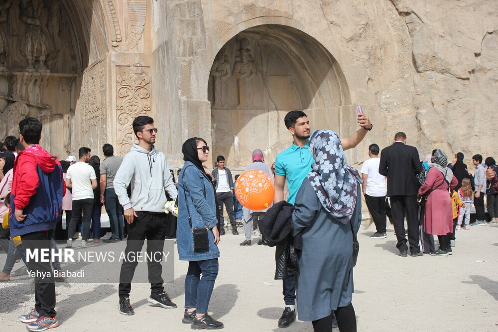 مجموعه تاریخی«طاق بستان» میزبان گردشگران نوروزی