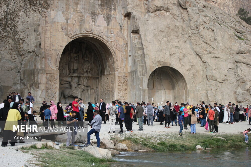 مجموعه تاریخی«طاق بستان» میزبان گردشگران نوروزی