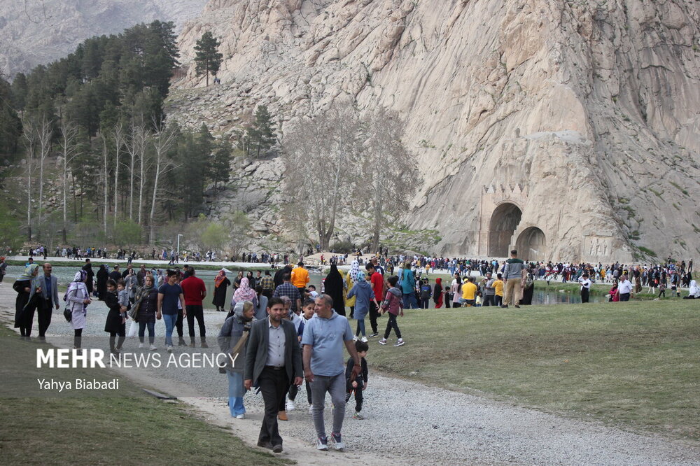 مجموعه تاریخی«طاق بستان» میزبان گردشگران نوروزی