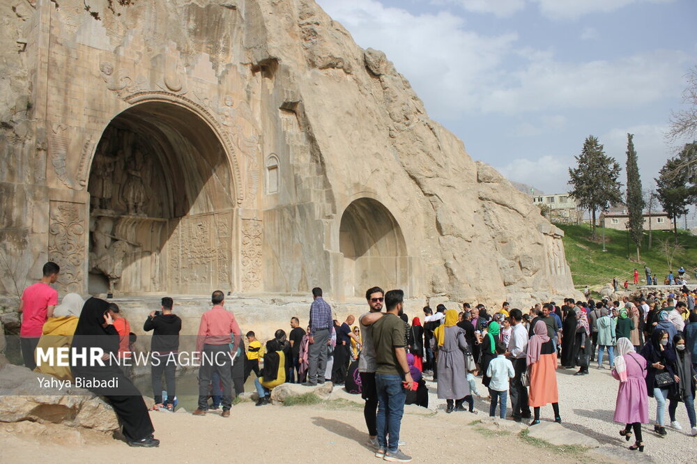 مجموعه تاریخی«طاق بستان» میزبان گردشگران نوروزی