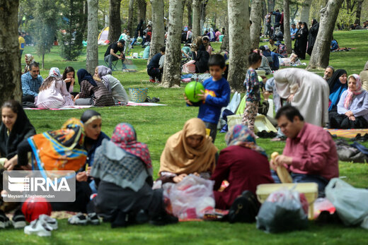 تصاویر جالب از سیزده بدر سال ۱۴۰۱ در تهران