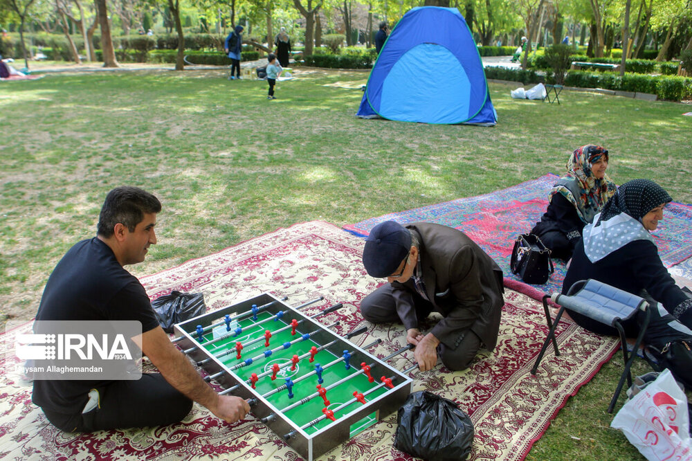 تصاویر جالب از سیزده بدر سال ۱۴۰۱ در تهران