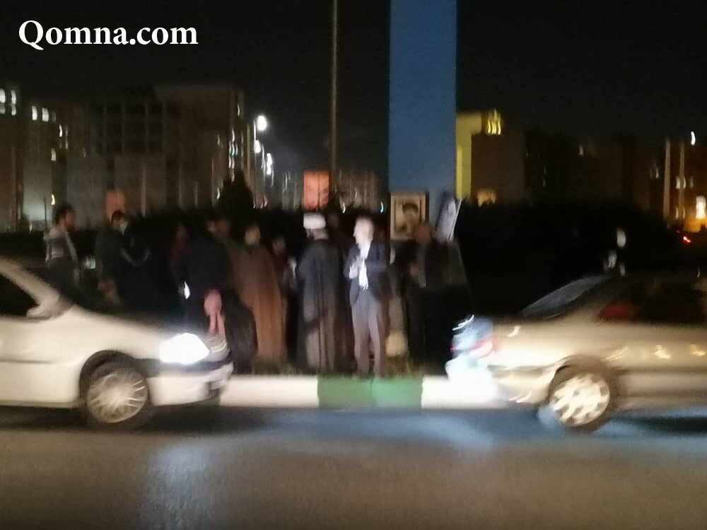 جزئیات «حرکت شنیع» هتک حرمت به تمثال امام (ره) در میدان مرجعیت قم + تصاویر تجمع شبانه معترضان