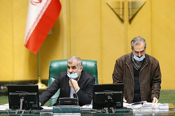 تکذیب دخالت مجمع تشخیص مصلحت در حذف مجوز واردات خودرو سواری از سوی نایب رئیس مجلس