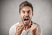 اینفوگرافیک | ۵ ماده غذایی اثرگذار در کنترل خشم