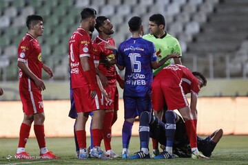حضور فرد جنجالی در اطراف پرسپولیس/عکس