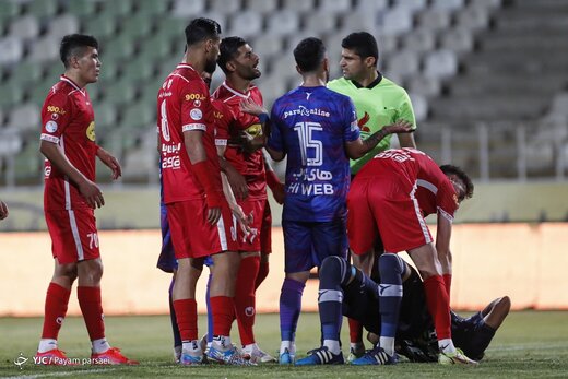 حضور فرد جنجالی در اطراف پرسپولیس / عکس