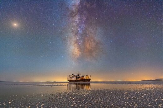 ببینید | تصاویر حیرت انگیز عبور ستارگان از آسمان دریاچه اورمیه