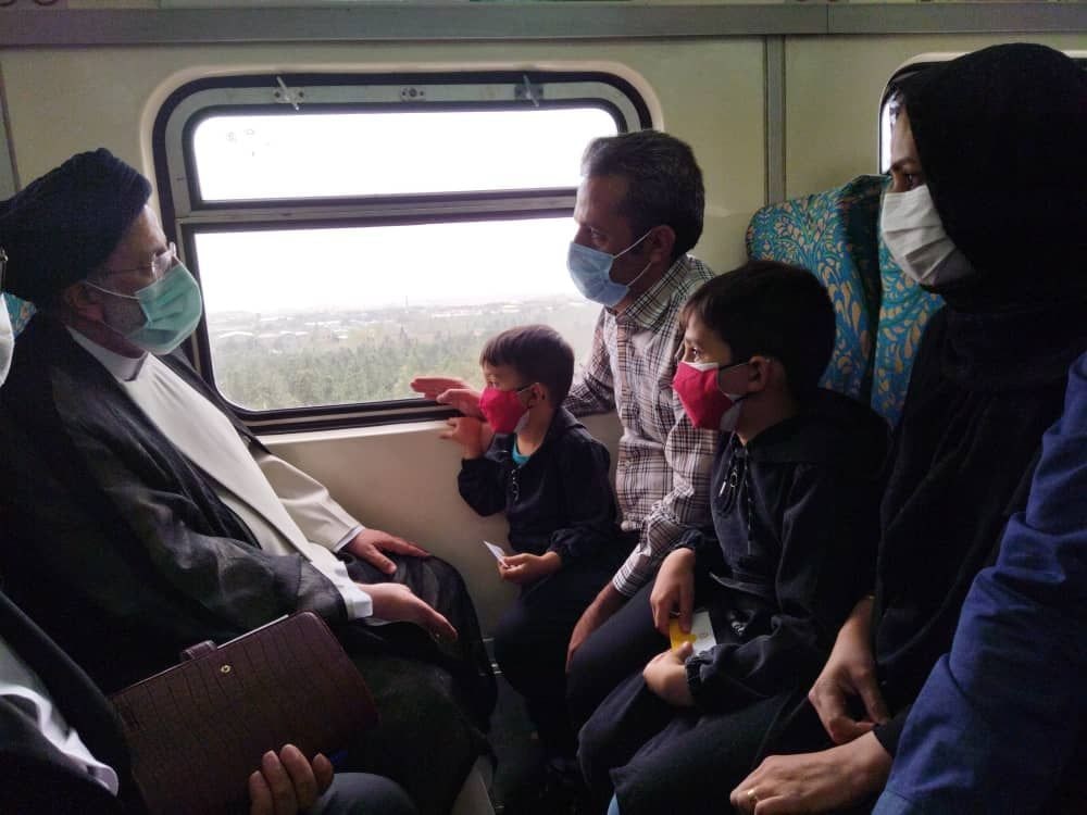 رئیس جمهور با مترو به مرکز استان البرز، کرج رفت/ عکس 