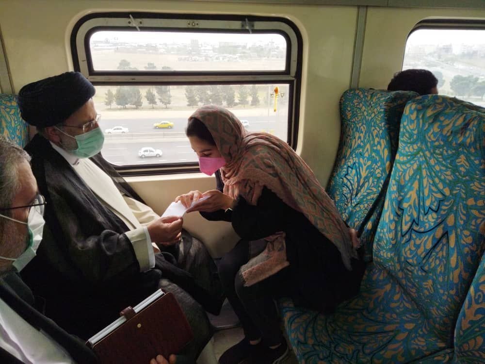 رئیس جمهور با مترو به مرکز استان البرز، کرج رفت/ عکس 