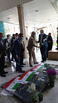 آیین گلباران گلزارشهدای بیلقان کرج توسط وزیر کشور 