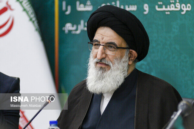 موضع عجیب امام جمعه کرج درباره ورود زنان به ورزشگاه ها در جلسه با حضور رئیسی