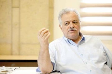 فعال سیاسی اصلاح‌طلب : برخی دولتمردان هنوز در فضای انتخابات سیر می‌کنند/ گردش تمام کواکب و اقمار به نفع آقای رئیسی شده  است