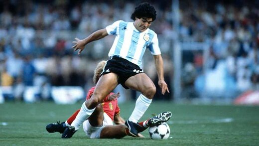 ببینید | لگدهای وحشیانه مارادونا به صورت بازیکنان بیلبائو در سال ۱۹۸۳