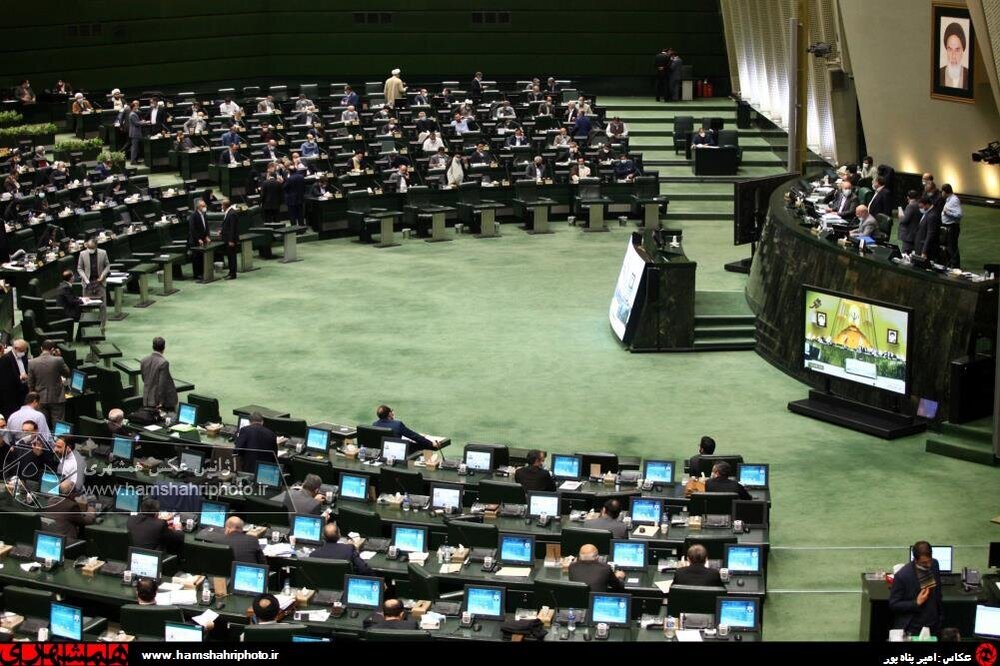 سوالات ملی از وزیر کار در مجلس اعلام وصول شد