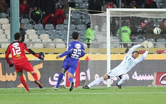 تصاویر ماندگار مهدی رحمتی از تقابل با پرسپولیس دربی/عکس