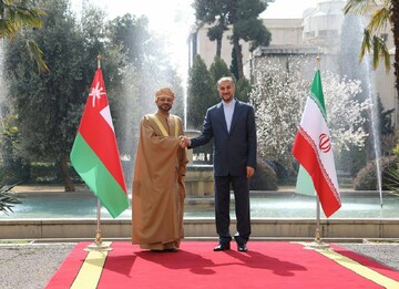 وزیر خارجه عمان در راه تهران