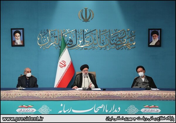 کدام فعالان رسانه ای به ضیافت افطار رئیسی رفتند؟ / تصاویر