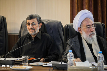 پیام غیبت رئیس دولت بهار در دیدار مسئولان نظام با رهبری /  احمدی نژاد از مجمع تشخیص حذف می شود؟ 