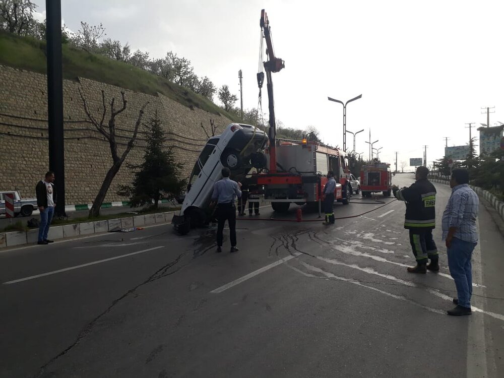 عکس | واژگونی عحیب یک پراید در میدان مادر تهران