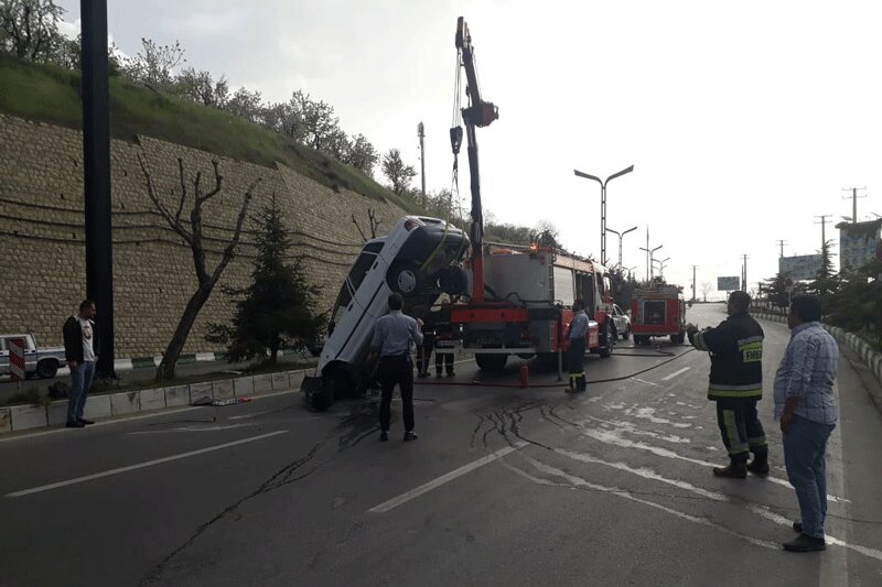 عکس | واژگونی عحیب یک پراید در میدان مادر تهران