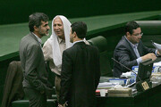 عکس | پوشش عجیب بیژن نوباوه نماینده تهران در جلسه مجلس