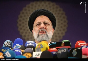 ادیب : آقای رئیسی ! پست ریاست جمهوری را با پست رئیس قوه قضائیه اشتباه نگیرند / برخورد قضایی با گرانی وظیفه رئیس جمهور نیست