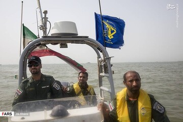 سپاه یک کشتی را در خلیج‌فارس توقیف کرد | بازداشت ۷ خدمه 