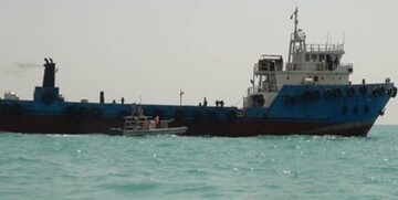 الحرس الثوري يوقف سفينة تحمل وقودا مهربا في الخليج الفارسي