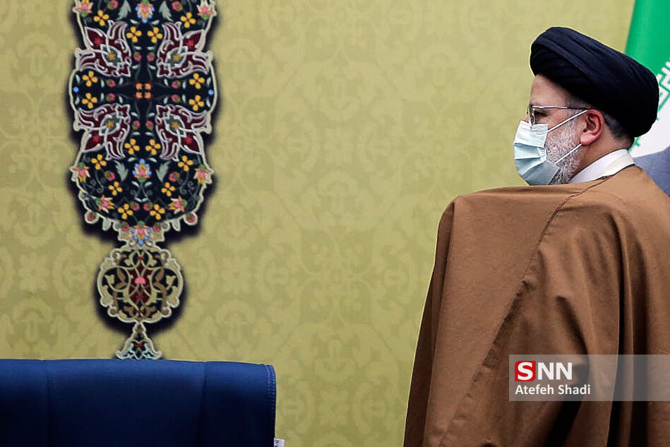 شوت توپ گرانی سرکش کنونی به زمین روحانی / رئیسی ریشه گرانی ها را «چهار سال» گذشته معرفی کرد